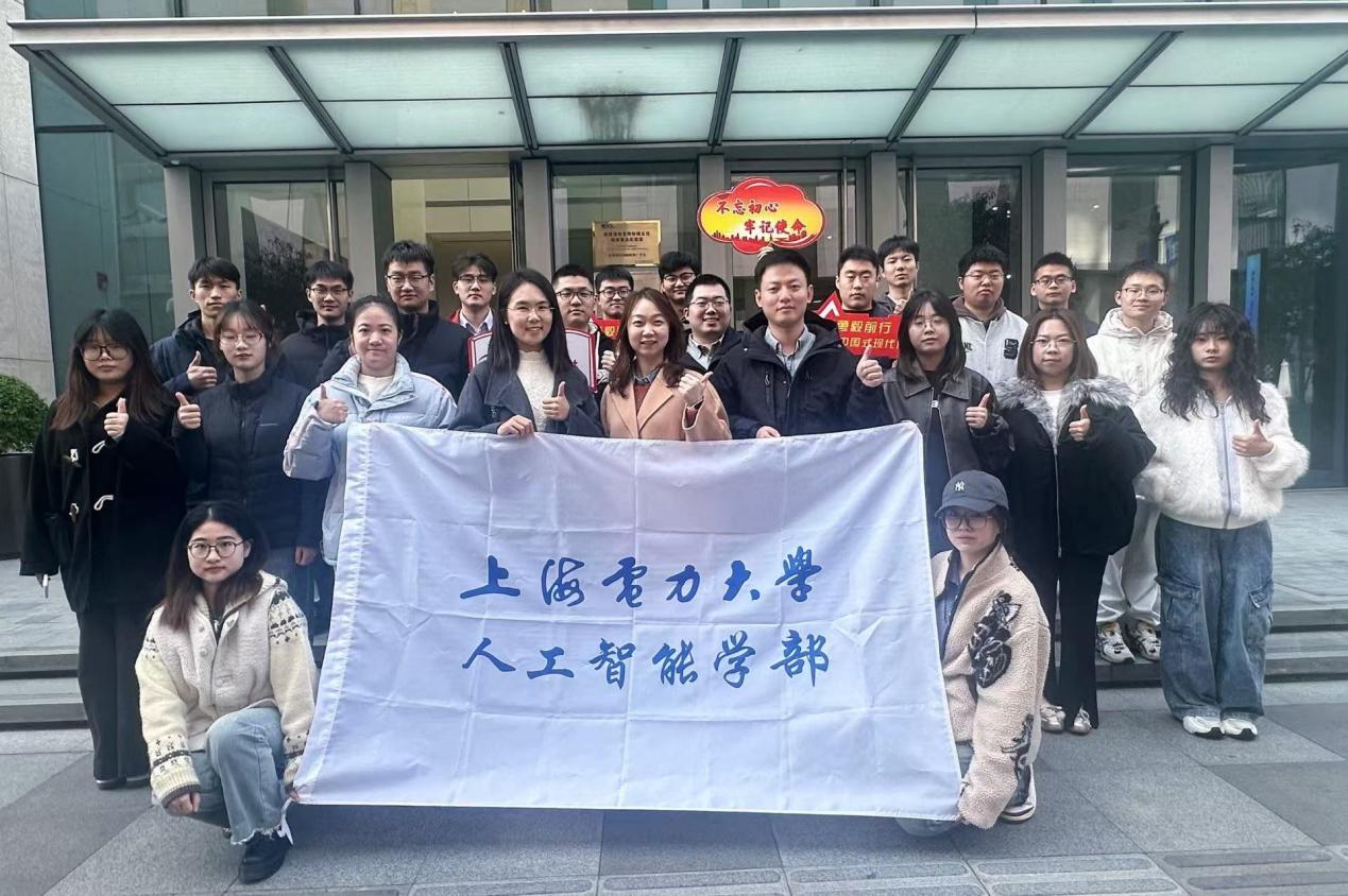 科技赋能研学 党建引领成长——太阳集团tyc151cc研究生党员赴国际传媒港开展沉浸式实践