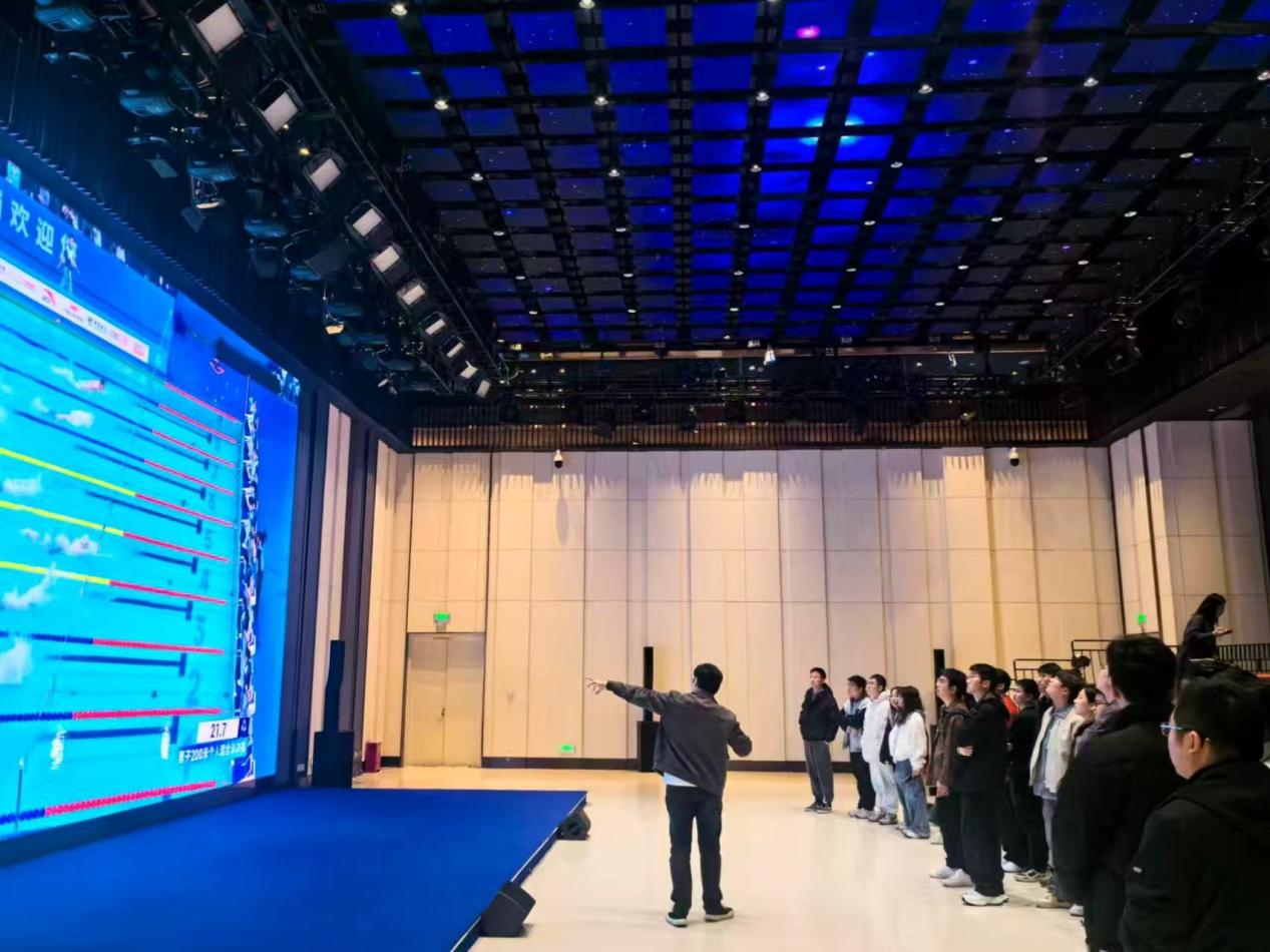 科技赋能研学 党建引领成长——太阳集团tyc151cc研究生党员赴国际传媒港开展沉浸式实践