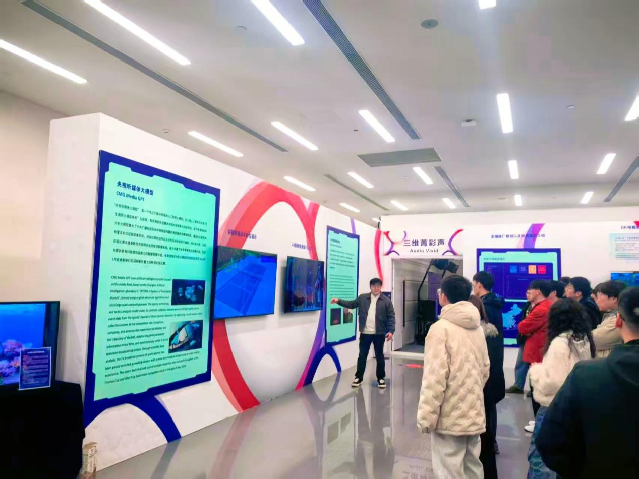 科技赋能研学 党建引领成长——太阳集团tyc151cc研究生党员赴国际传媒港开展沉浸式实践