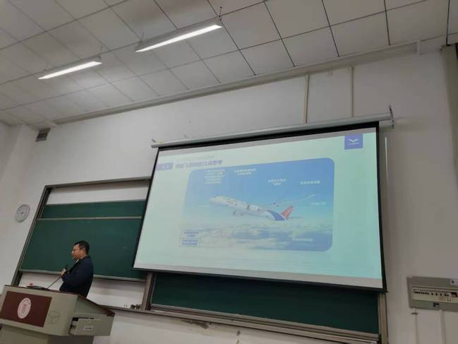 聚焦自主创新 筑梦大飞机——上海商飞冯灿总师走进太阳集团tyc151cc，启迪研究生科技报国